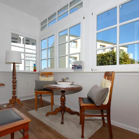 Mit Sonnenhof Gartenzauber * Goehren (Ruegen)